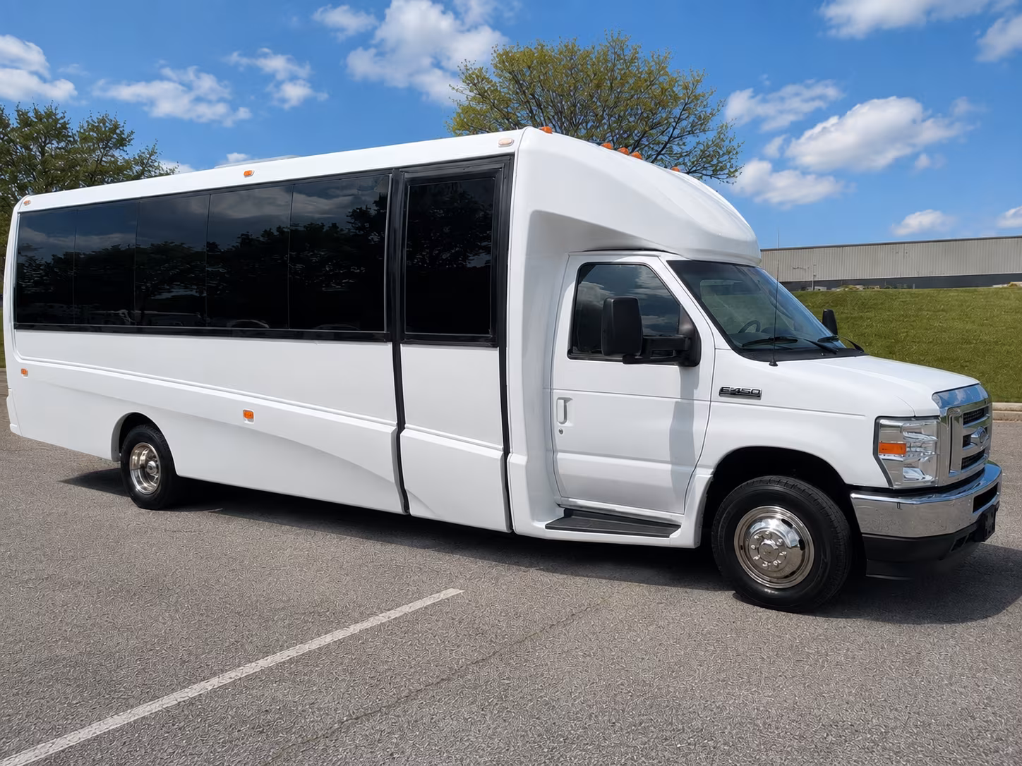 employee shuttle buses for petaluma commuters and business parks