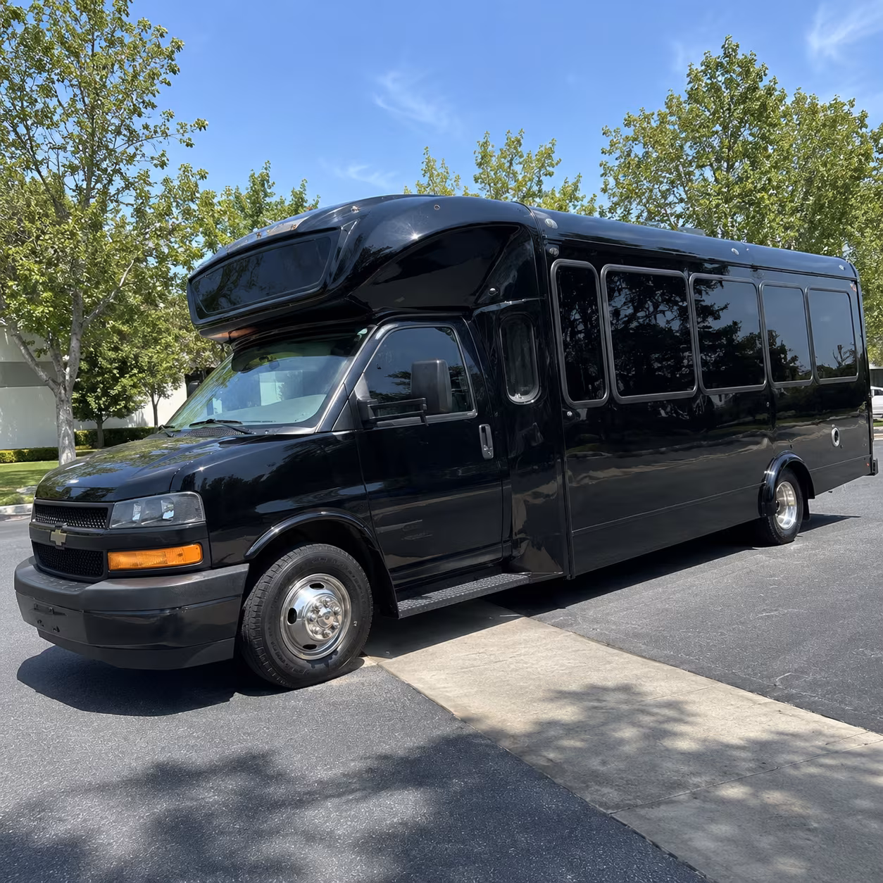 petaluma 15 passenger party bus