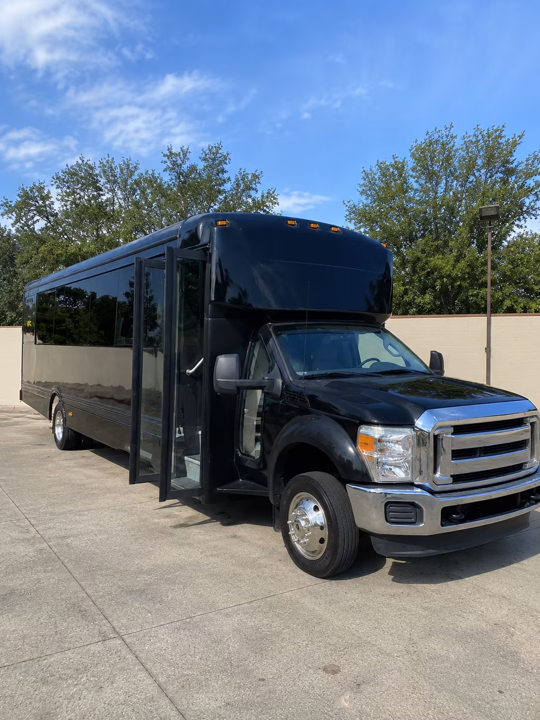 petaluma 20 passenger party bus