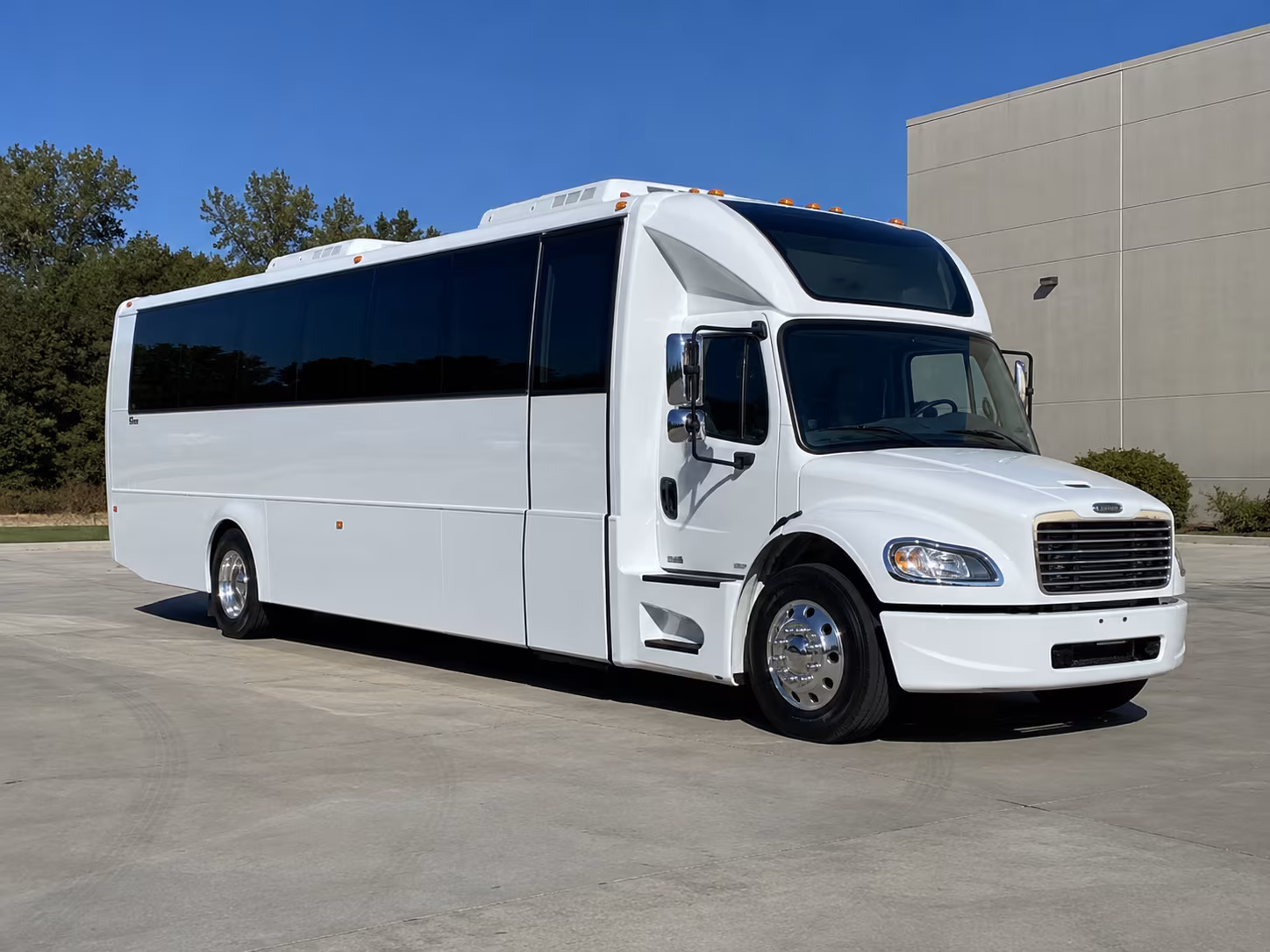 petaluma 28 passenger party bus